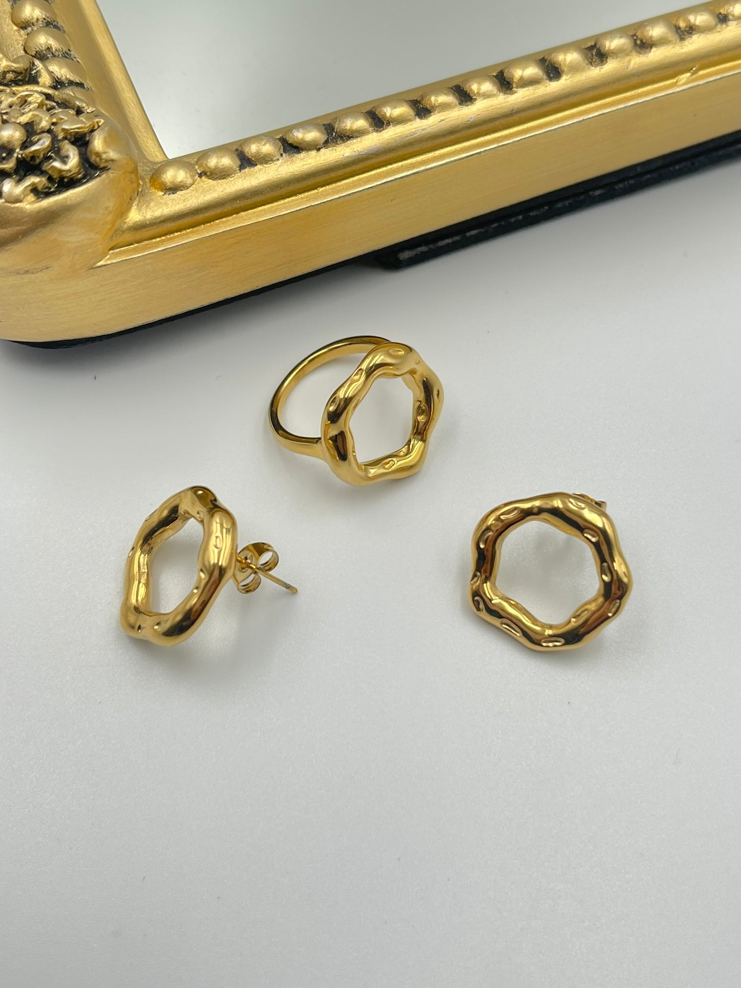 Golden Rounded Earring