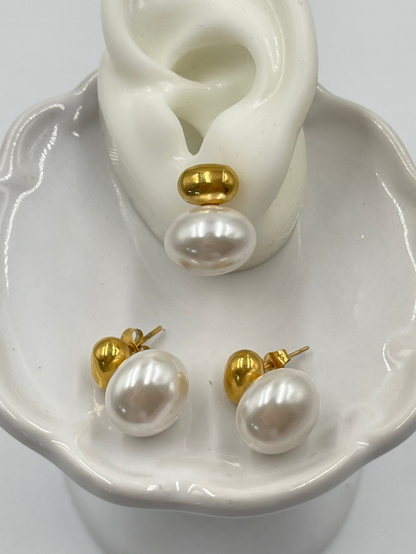 Oval Pearl Earrings